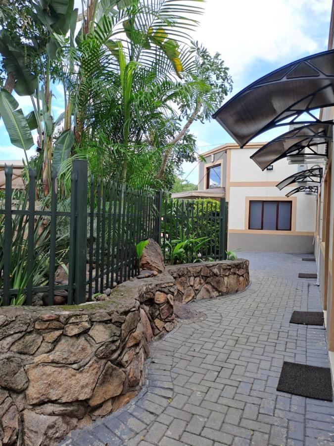 Amigos Bed & Breakfast - No Loadshedding Mbombela Екстер'єр фото